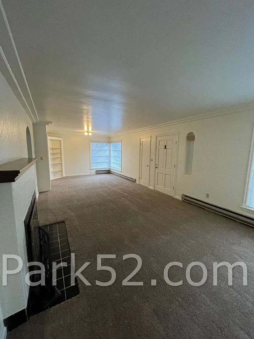 Tacoma 2 Bedroom 2 Bathroom Home with Washer/Dryer Hook-Ups & Lawncare Included! — Photo 4