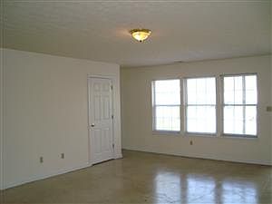 2nd image of 526 Locher Aly APT 101