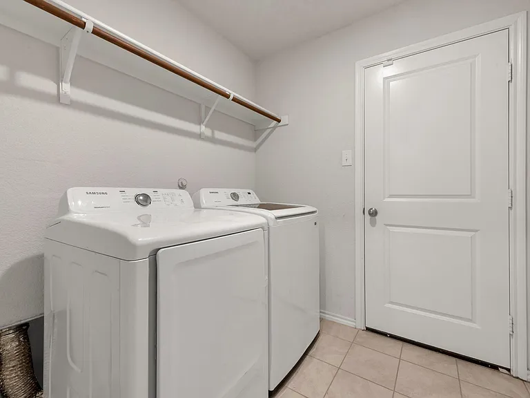 2415 Anton Dr — Photo 21