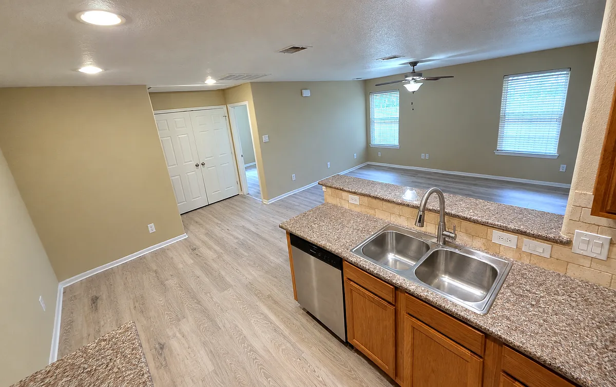 2 bed, 2.0 bath, 1000 sqft, $1,300 — Photo 4