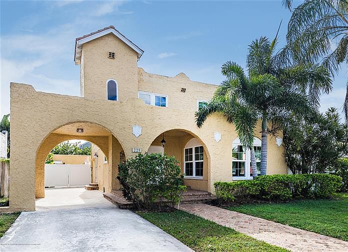 1st image of 229 Fordham Dr
