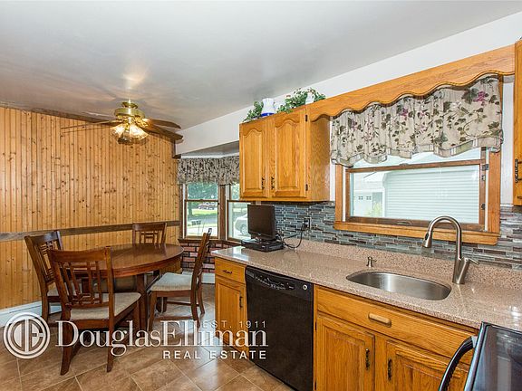 3rd image of 12 Locksley Ln