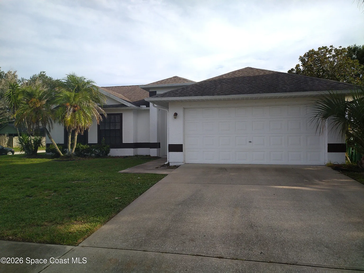 3 bed, 2.0 bath, 1360 sqft, $2,050 — Photo 2