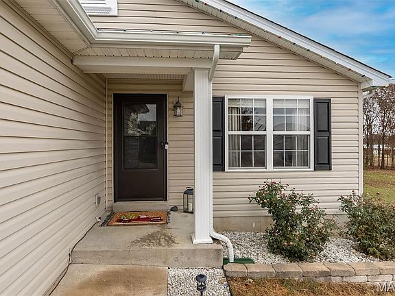 3rd image of 212 Gentle Pine Ln