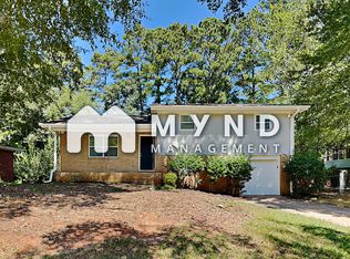 996 Pineglen Dr, Forest Park, GA 30297