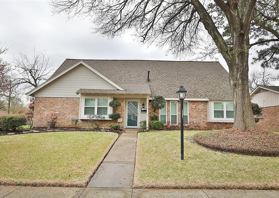 Ready for move in. Seller has gone to great pains to properly update this home. Beautiful mature lot in a neighborhood which is fast becoming very popular with great location and easy access to Houston.