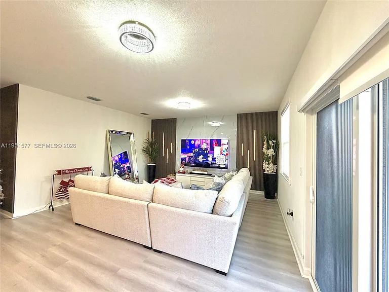 2661 SE 24th Ct — Photo 11