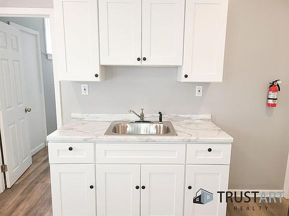 5th image of 4724 Oxford Ave #1