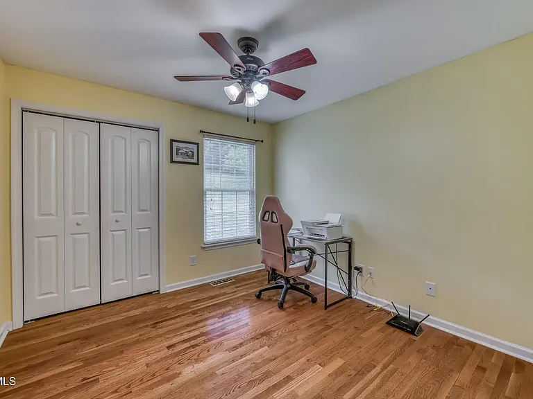 250 Bradford Ln — Photo 15