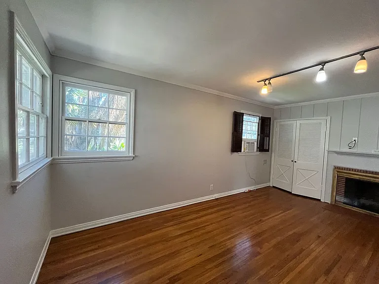 10370 Ashton Ave — Photo 4