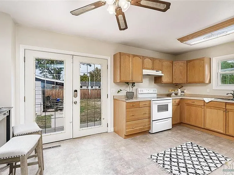 2631 Howard Ave — Photo 11