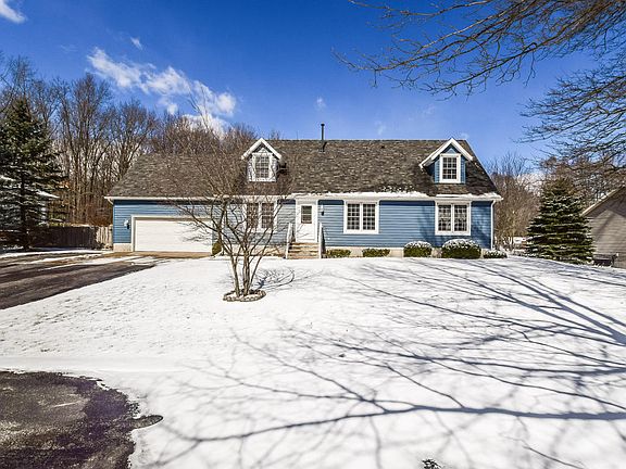 3rd image of 3136 Pleasantwood Dr