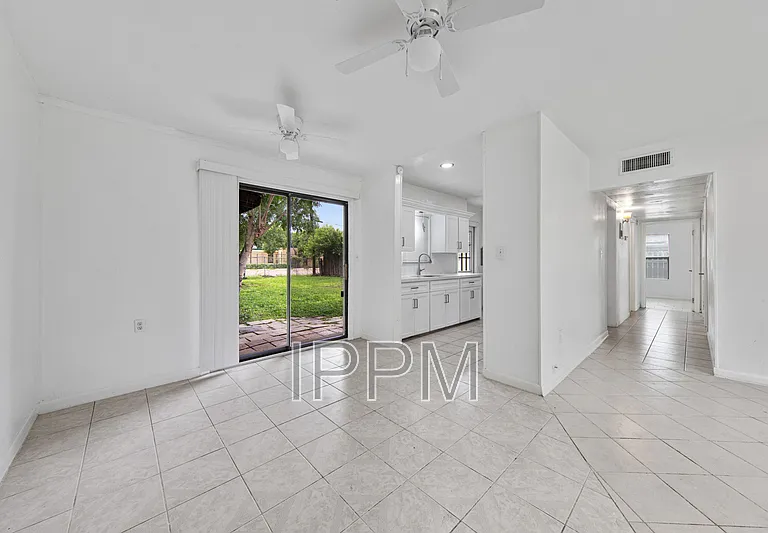 717 E Jim Hogg Ave — Photo 7