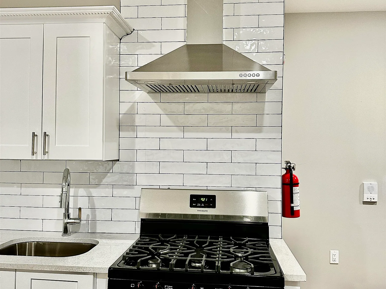2 bed, 1.0 bath, $2,599 — Photo 3