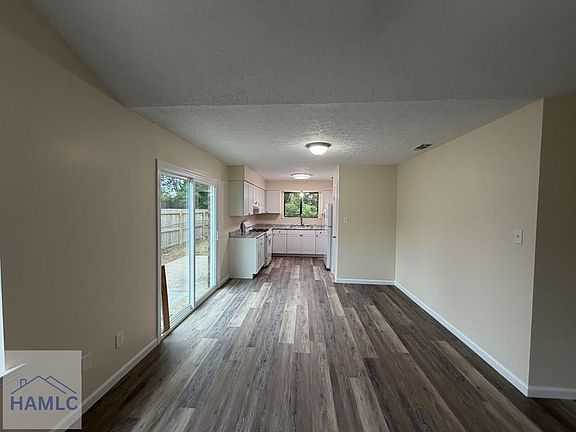 3rd image of 254 Garden Cir