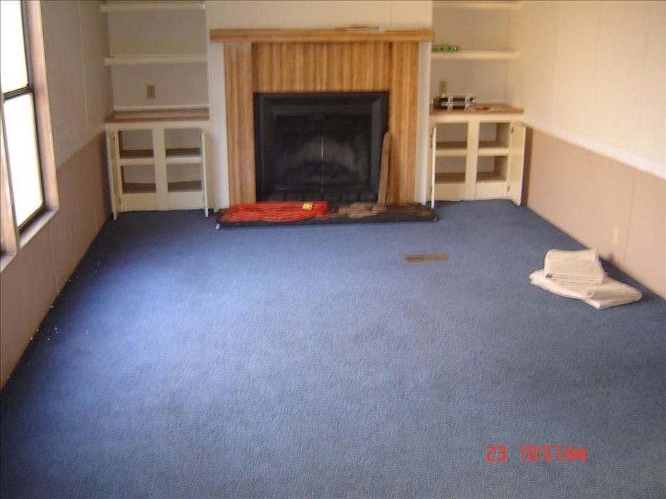 2nd image of 40 Oak Hollow Rd