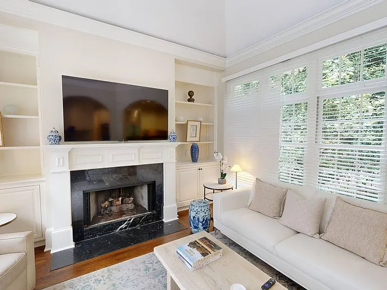 1296 W Wesley Rd NW — Photo 27