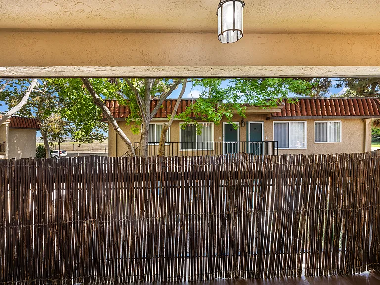 Los Patos Apartments — Photo 31