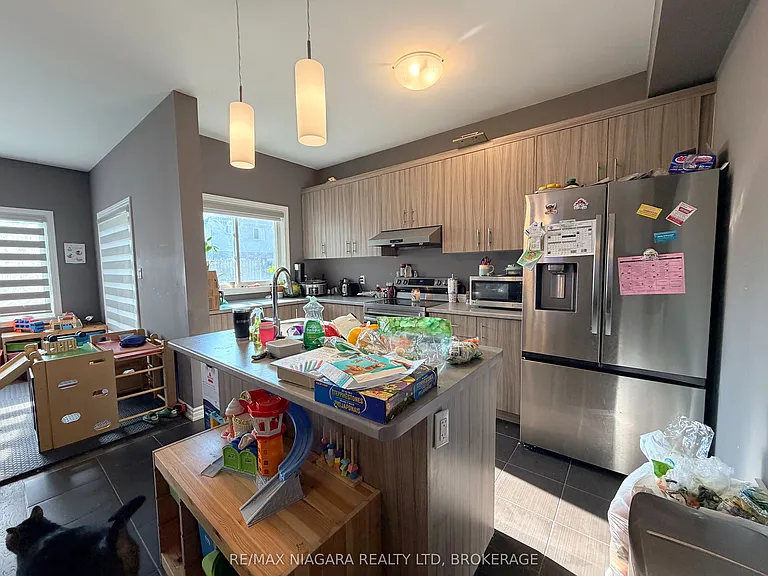 78 Bradley Ave — Photo 4