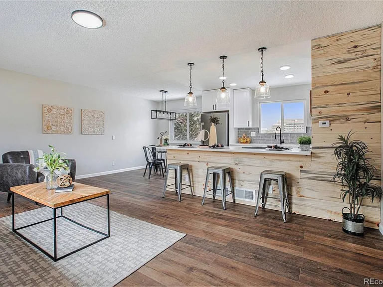 8369 E Briarwood Ave — Photo 3