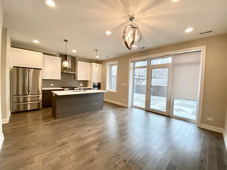 317 W Evergreen Ave #202 — Photo 2