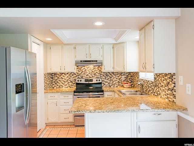 2nd image of 1613 E Wood Glen Rd