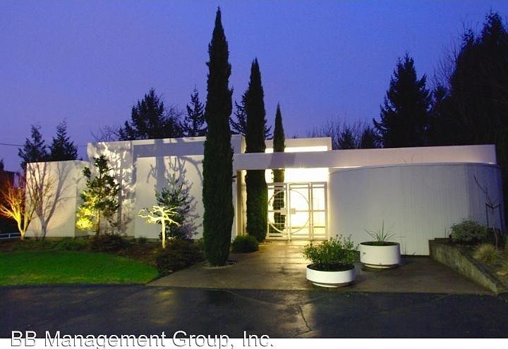 2nd image of 2725 SW Sherwood Dr