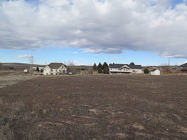 2nd image of 1660 S Sage Hen Ln
