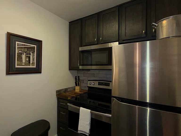 1015 Lafontaine Ave #A — Photo 6