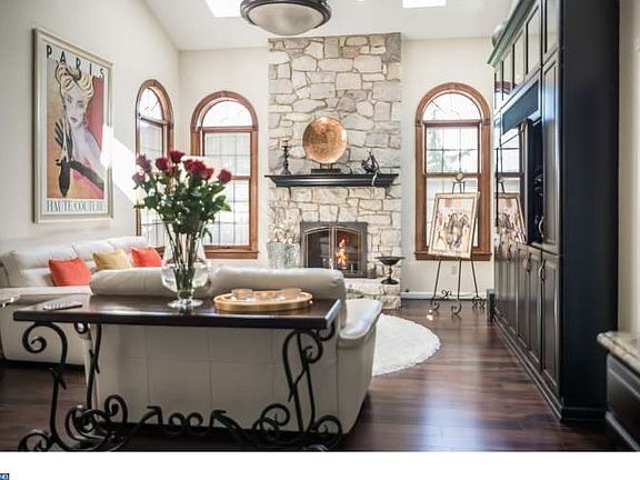 4th image of 203 Cascades Ct