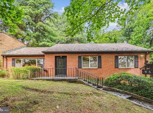 9536 E Bexhill Dr, Kensington, MD 20895