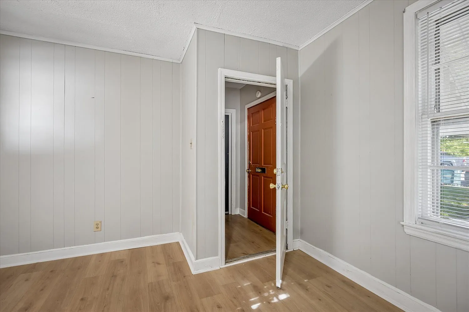 3 bed, 1.0 bath, 992 sqft, $850 — Photo 3