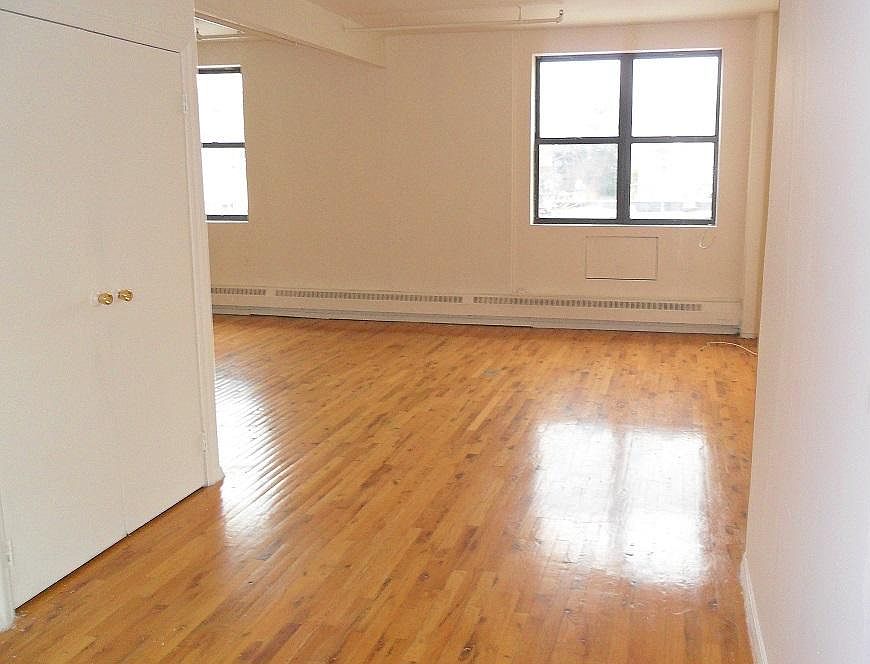 2nd image of 40 Main St