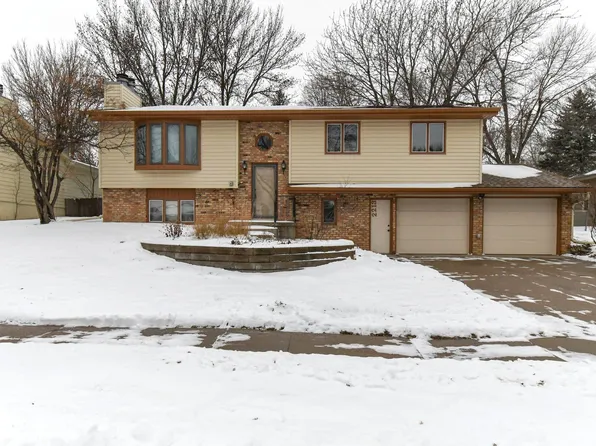2213 S Wellington Ave, Sioux Falls, SD 57106