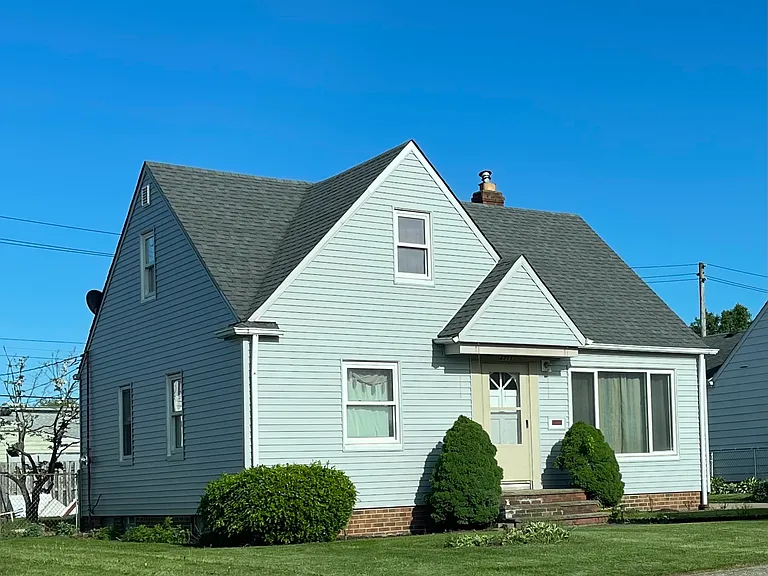 4711 Southwood Dr — Photo 1