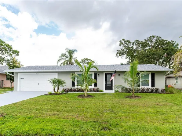 1565 SE Cambridge Drive, Port St Lucie, FL 34952