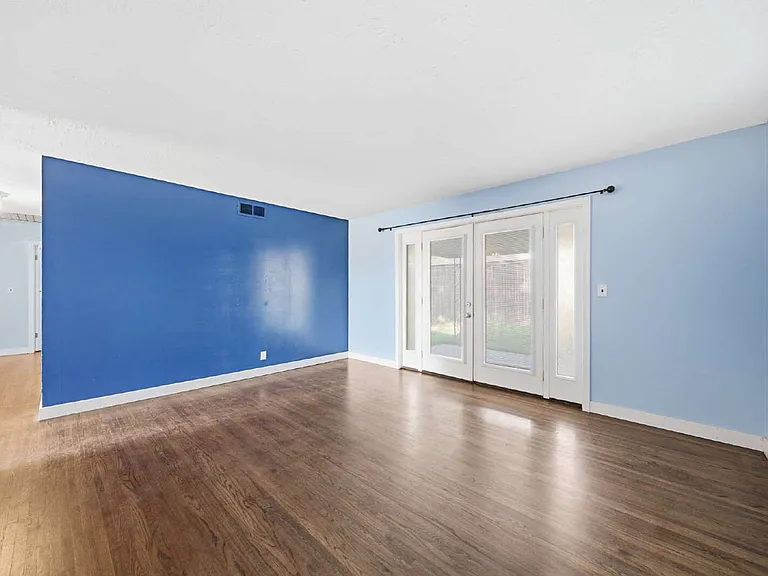 2820 S Hudson Ave — Photo 5