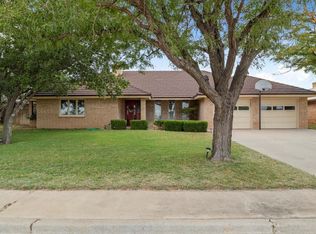 2220 Rice Dr, Levelland, TX 79336