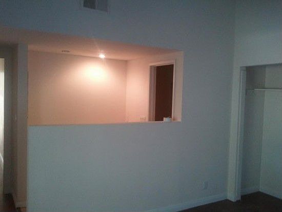 2nd image of 1227 E Pasadena St