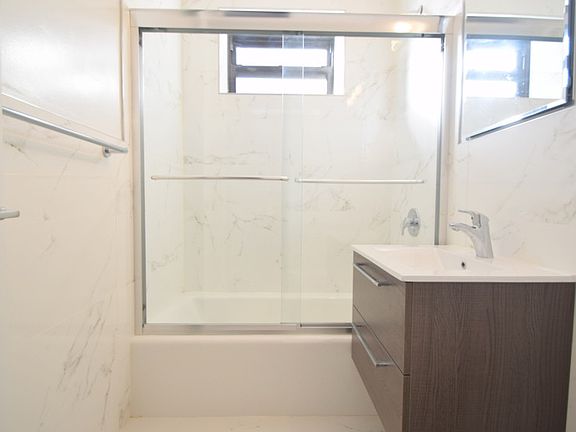 ROC Super Deluxe 434E Bathroom 2