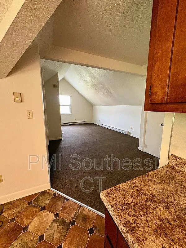 1 bed, 1.0 bath, 2447 sqft, $1,200 — Photo 4