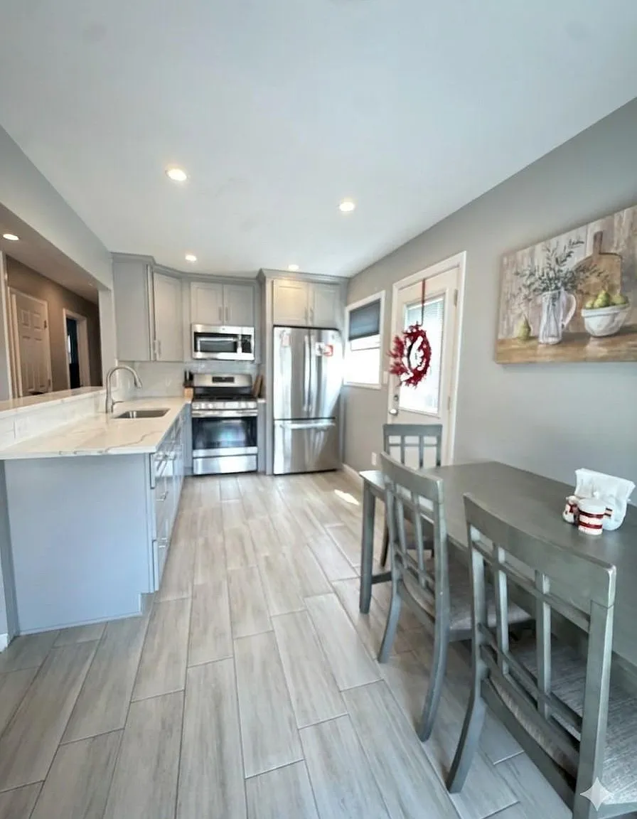4 bed, 1.0 bath, 1123 sqft, $3,900 — Photo 2