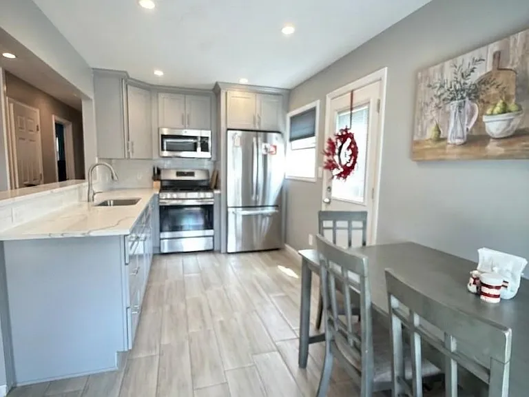 82 E Hollywood Ave — Photo 2