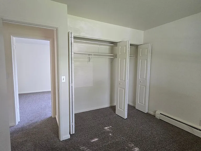 Mulford Park Apartments — Photo 21