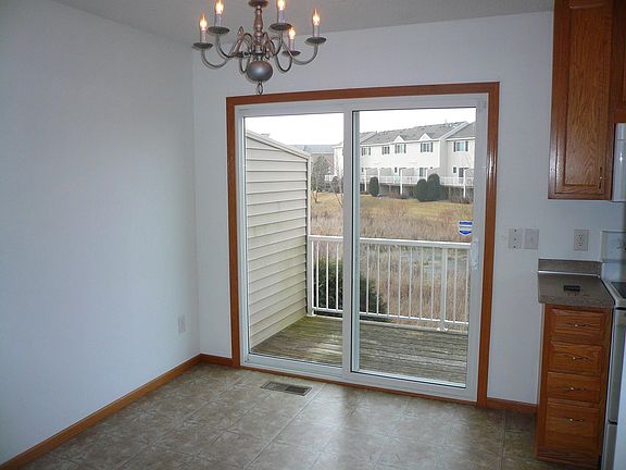 5th image of 4824 Elm Dr N Unit 6