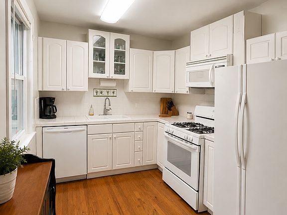 3rd image of 4818 Parker Dr