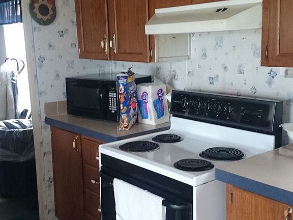 kitchen w stove