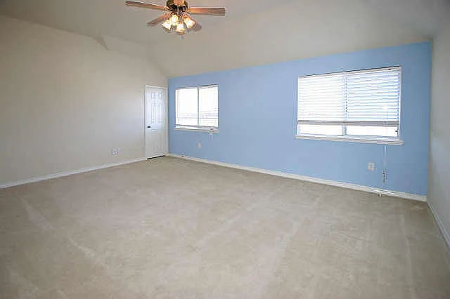 4 bed, 2658 sqft, $3,150 — Photo 2