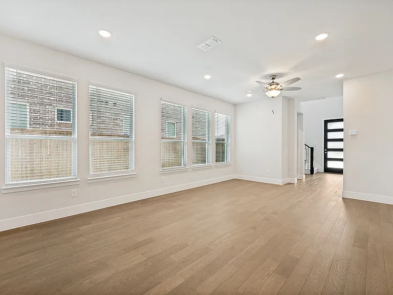 11572 Empress Dr — Photo 2