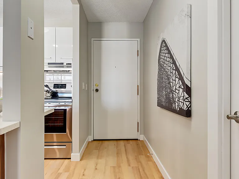 1122 15th Ave SW — Photo 6